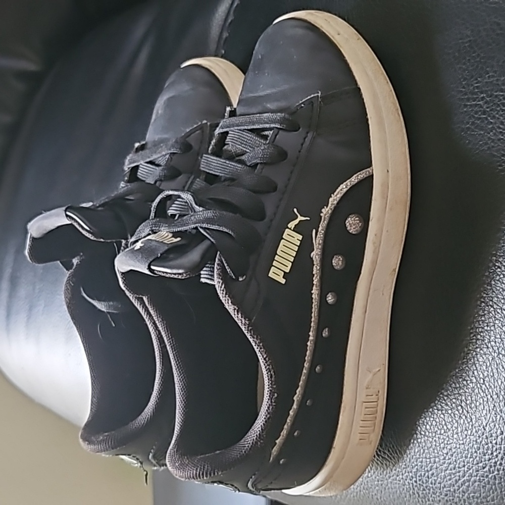 Toddler girl Pumas